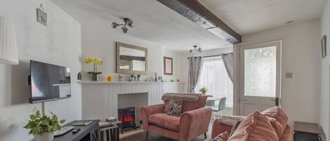 Sitting room with fireplace