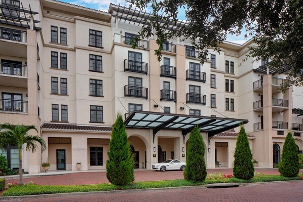 Alfond Inn Exterior 1 1_3