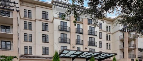 Alfond Inn Exterior 1 1