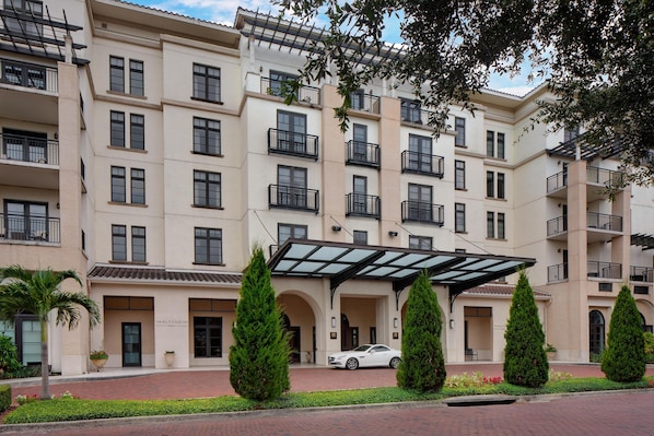 Alfond Inn Exterior 1 1