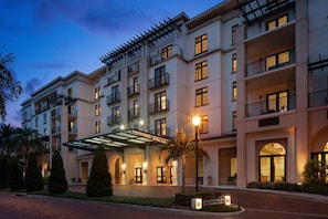 Alfond Inn Night View 3 5