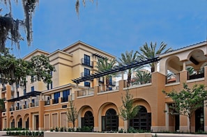 Alfond Inn Exterior 2 2