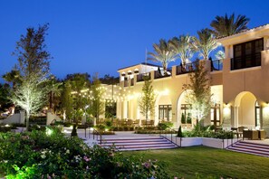 Alfond Inn Night View 2 4