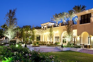 Alfond Inn Night View 2 4