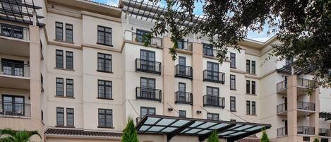 Alfond Inn Exterior 1 1_2