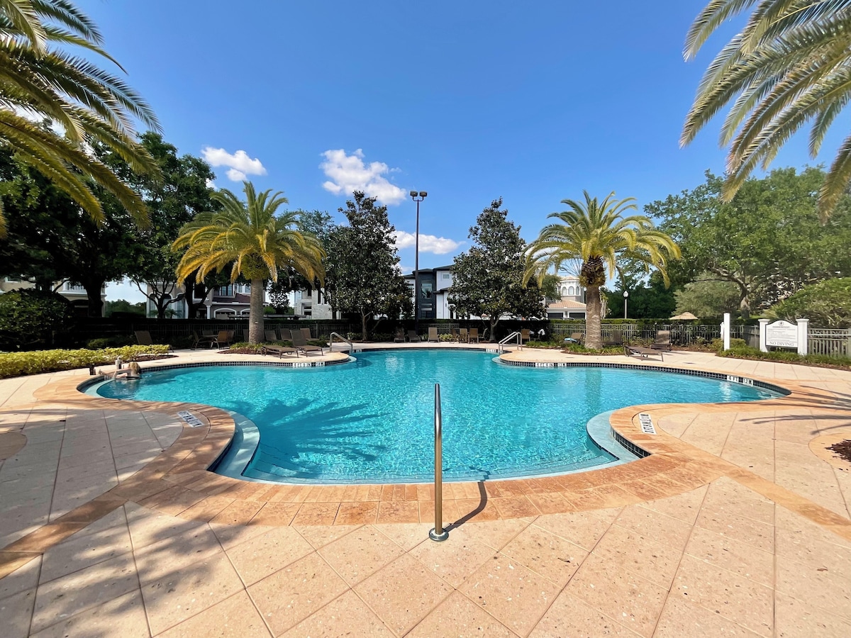 Golf, Gym, Tennis, Pools & More!