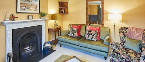 Sixpence Cottage, Pickering - Host & Stay