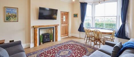 Ground Floor, The Old Vicarage, Scarborough - Host & Stay