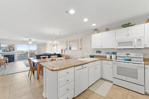 Mealtime will be a bay breeze in this spacious, open kitchen!