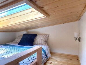 Queen bed in the Loft, Low Ceiling!