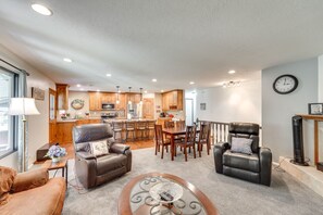 Living Area | Smart TV | Fireplace | Books