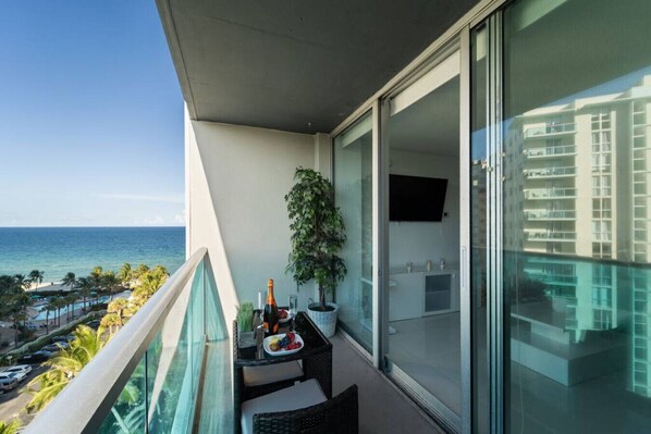 Relax on your private balcony and take in uninterrupted ocean views, where the horizon meets the sea. This peaceful retreat is the ideal spot to enjoy a morning coffee, bask in the coastal breeze, or savor a spectacular sunset over the water.