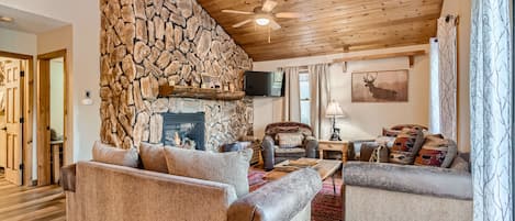 The Sneg Chalet - a SkyRun Breckenridge Property - Welcome to the Sneg Chalet - a charming Alps-inspired retreat in the heart of the Colorado High Rockies!