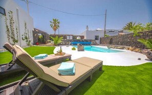 The garden and pool area and sunbeds