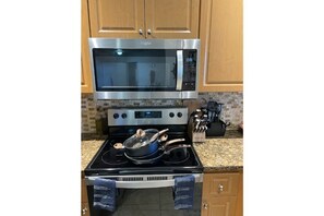 STAINLESS STEEL APPLIANCES AND COOKWARE