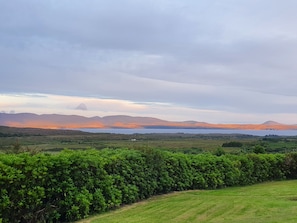 Blick auf Kenmare Bay& Beara Mountains - view over Kenmare Bay& Beara Mountains