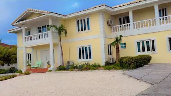 BEAUTIFUL, SPACIOUS, seven (7) bedroom home with SEA VIEW!!!