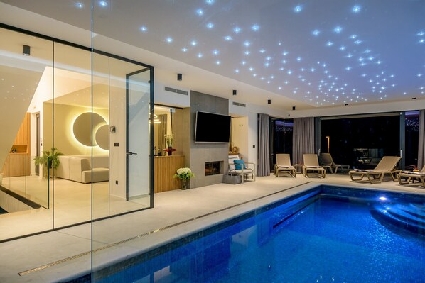 Indoor, heated pool pool with 32 square meters of pure pleasure and hedonism.