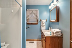 Full-use and accessible bathroom for all guests.