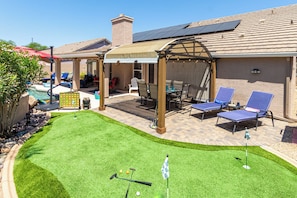 Wow! Your own putting green for warming up before you head to the golf course.
