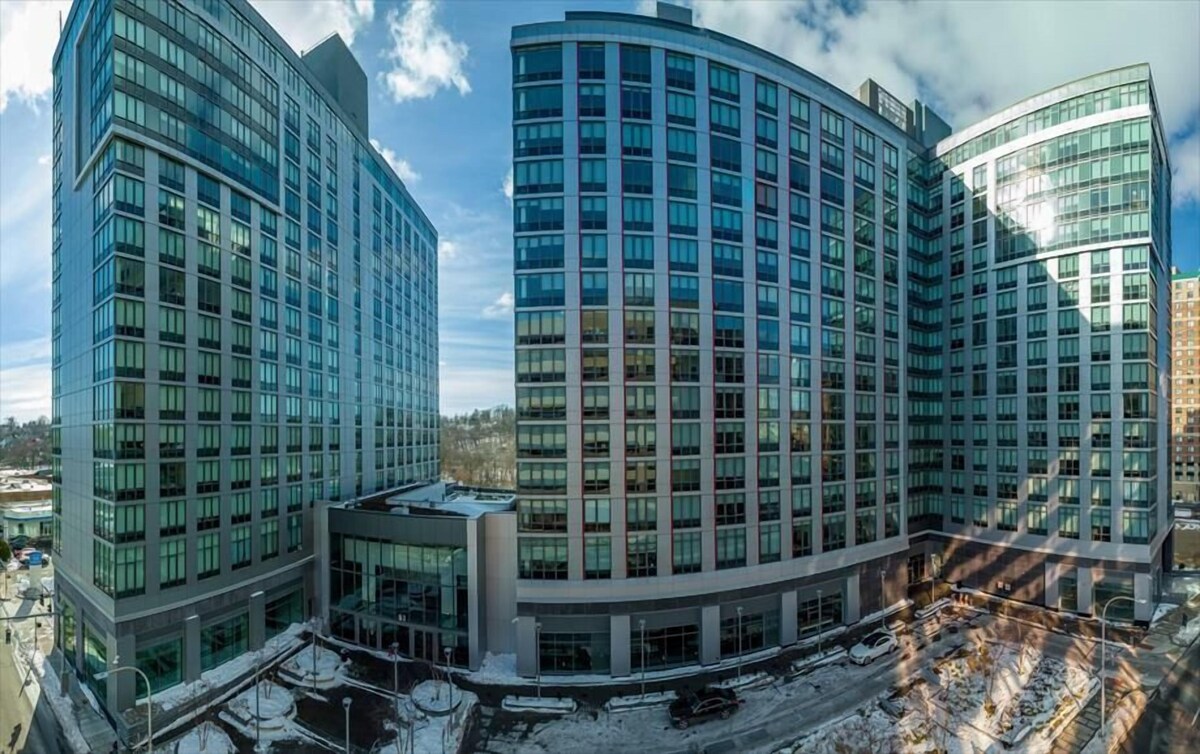 Cozy 1BR in Downtown White Plains | Full Kitchen & Laundry
