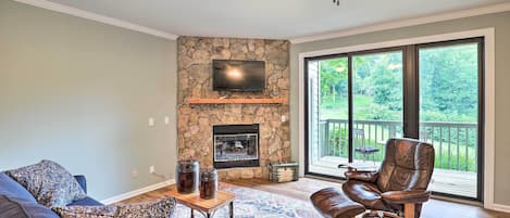 Burnsville Vacation Rental | 2BR | 2BA | 1,282 Sq Ft | Step-Free Access