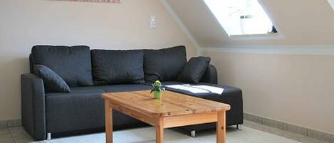 Ferienwohnung Bildeiche, 75 qm, 2 Schlafzimmer, 1 Wohn/Schlafzimmer, max. 6 Personen-Sofa