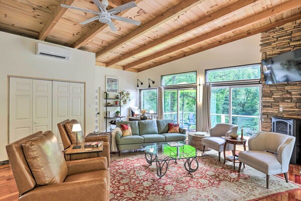 Burnsville Vacation Rental | 2BR | 2BA | 1,000 Sq Ft | Steps Required