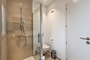 Comfortable second bathroom with shower
