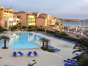 Vue sur piscine