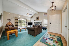 Ceiling fan for comfort in the living room