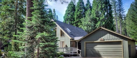 Located in a charming neighborhood in Graeagle