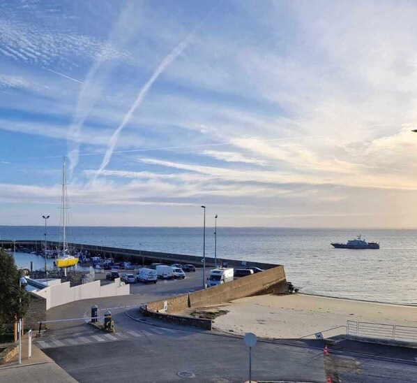 Beach/ocean view