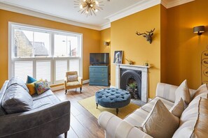 One Mulgrave Place, Whitby - Host & Stay