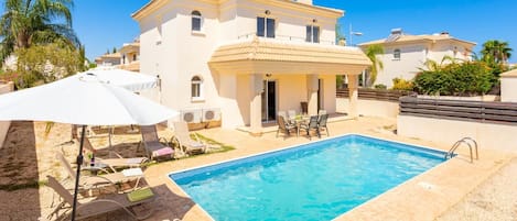 Beautiful villa with private pool and terrace