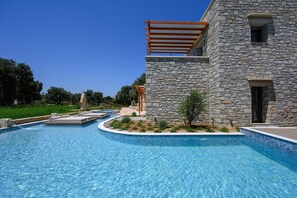 105sq.m. villa,Huge pool,Plants,Near beach & taverns,Rethymno,Crete