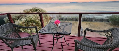 A spectacular sunset and moonrise on the master-bedroom balcony 