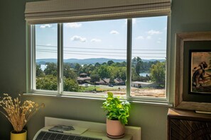 Lake Hamilton Views | Oachita Mountains