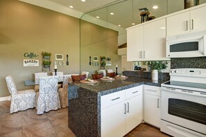 Kitchen/Dining area