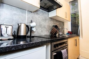 Fully kitted Kitchen (1)