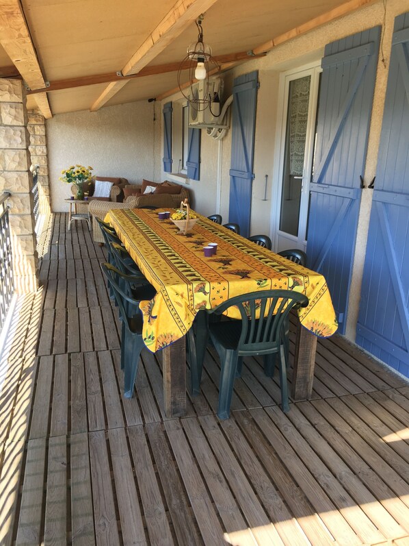 Outdoor dining