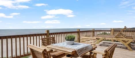 Front deck overlooking the ocean!  Plenty of seating for enjoying a meal & catching some rays.⚜️