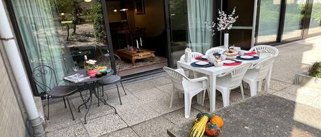 Zona de comedor al aire libre