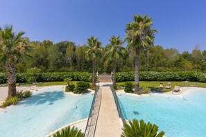 Shared garden with swimming pool