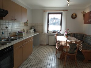 Ferienwohnung (80qm) mit Terrasse-Wohnküche