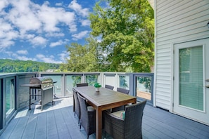 Waterfront dining with spectacular views of the Catawba River! Propane BBQ for guest use.