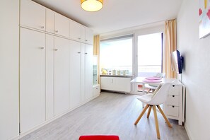 Haus Metropol, App. 273, Wohn-Schlafzimmer
