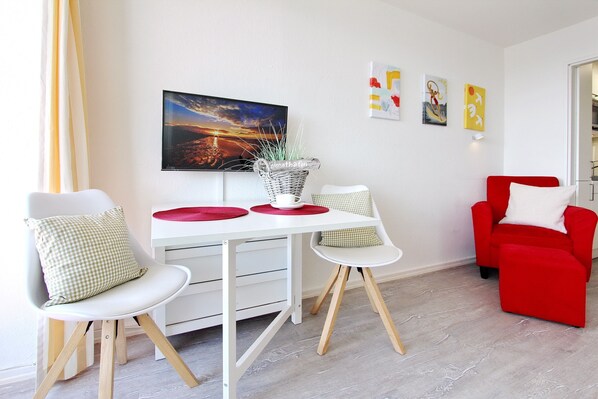 Haus Metropol, App. 273, Wohn-Schlafzimmer
