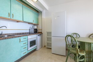 Kitchen or kitchenette,Dining area
