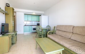 Communal lounge/ TV room,Kitchen or kitchenette,Dining area